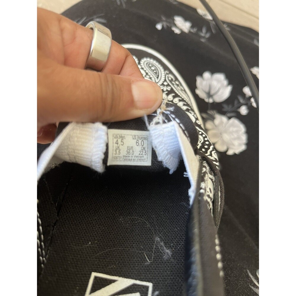 VANS Rare Classic Slip On Black Bandana Paisley Skull Print Shoes M 4.5 W 6 - Picture 4 of 6